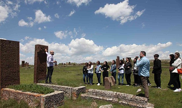 Giresunlu öğrenciler Ahlat&#039;ı gezdi
