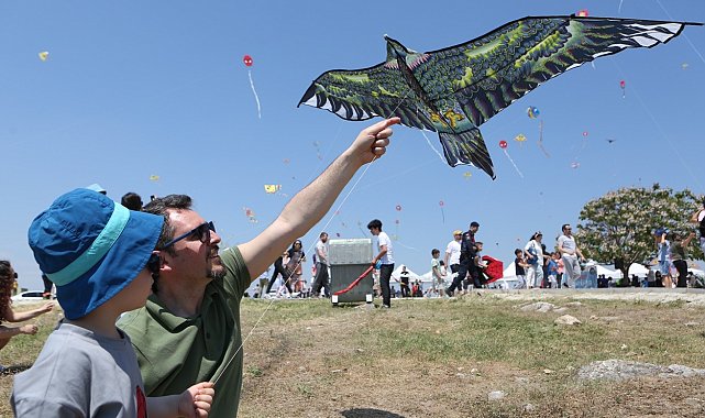 Gökyüzü uçurtmalarla renklendi