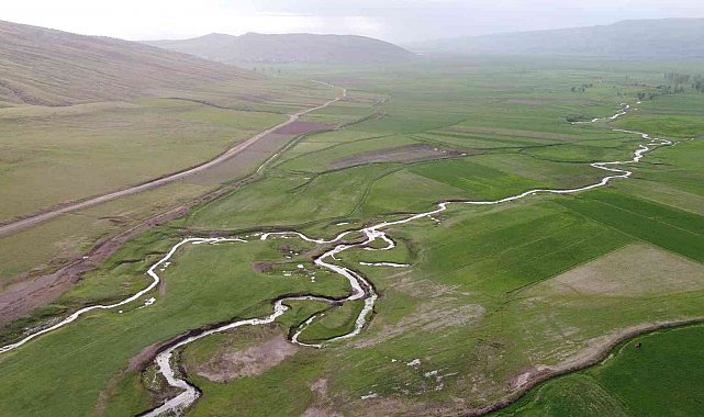 Gölbaşı beldesindeki menderesler görsel şölen sunuyor