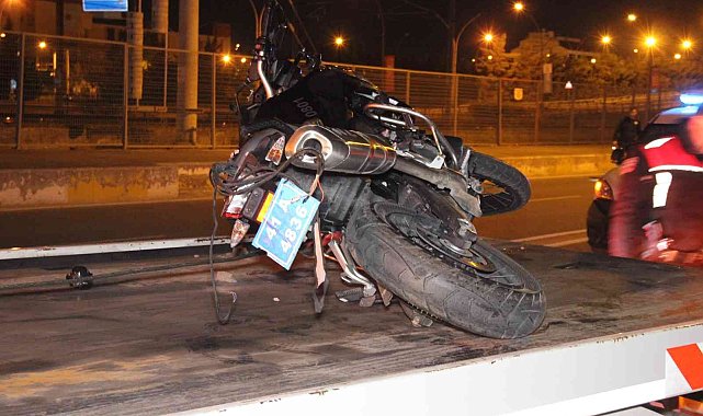 Görevden dönen polis kaza yaptı: 1 yaralı