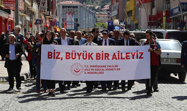 Gümüşhane'de 15-21 Mayıs Aile Haftası dolayısıyla "Biz Büyük Bir Aileyiz" yürüyüşü gerçekleştirildi.