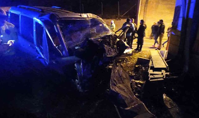 Gümüşhane'de yoldan çıkan araç tünel duvarına çarptı: 1 ölü