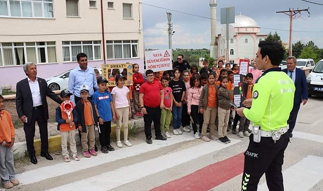 Günyüzü ilçesinde öğrencilere yayalar için güvenli trafik eğitimi verildi