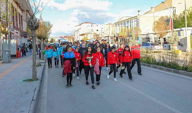 Gürpınar Belediyesinden yıldız sporcular için kutlama gecesi