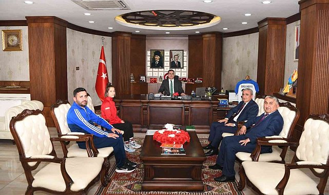 Hakkarili güreşçi Türkiye ikincisi oldu