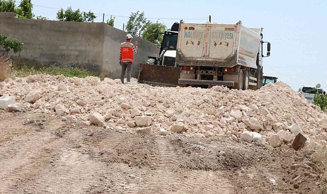 Haliliye'de üç mahallenin daha yol ağı genişletiliyor