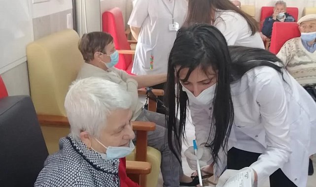 Hasta ve yaşlı hizmetleri eğitimi gören lise öğrencileri Portekiz'de staj yapıyor