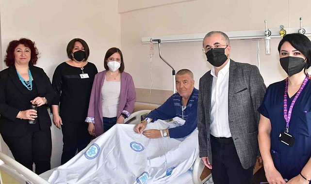 Hastane yönetimi hastaların ve personelin bayramını kutladı