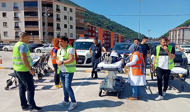 Hastanede gerçeği aratmayan deprem tatbikatı