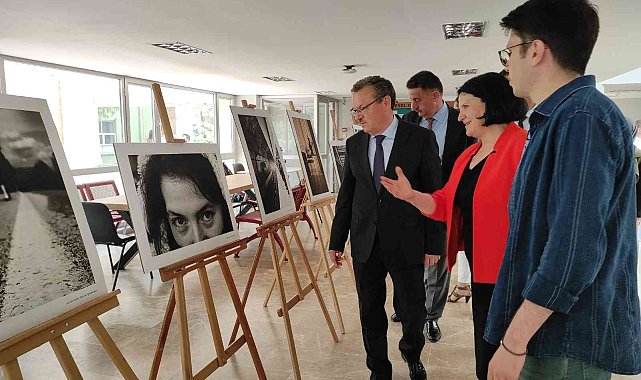 Hekim olacak öğrencilerin fotoğraf sergisi büyük ilgi gördü