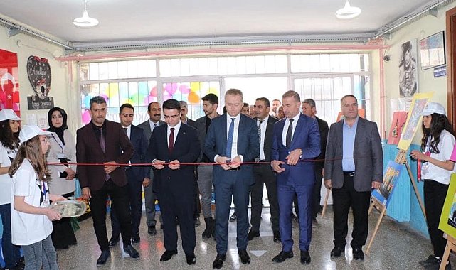 Hizan'da '4006 TÜBİTAK Bilim Fuarı' sergisine yoğun ilgi