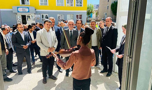 Horasan İnkılap ilkokulunda resim sergisi