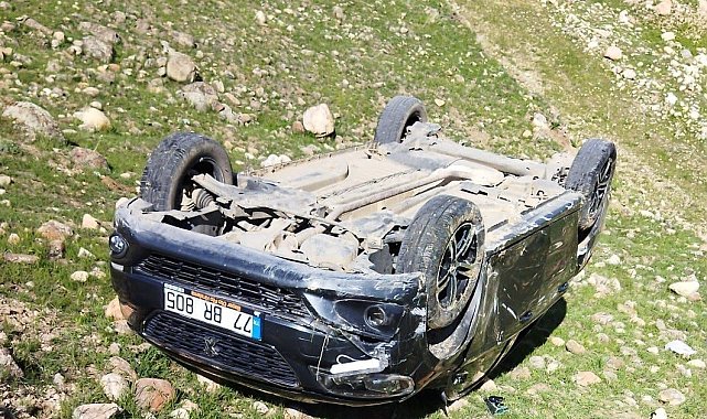 Horasan'da otomobil uçuruma yuvarlandı, 6 yaralı