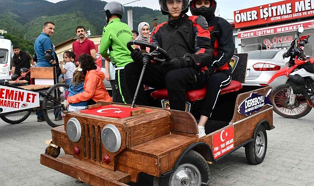 Hurdalardan yaptıkları araçlarla yarıştılar