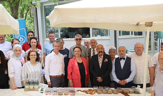 Huzurevi'nde açık hava şenliği ilgi gördü