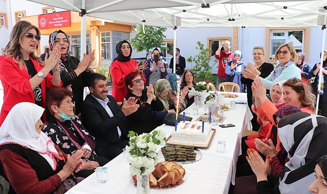 Huzurevinde anneler günü renkli görüntülere sahne oldu