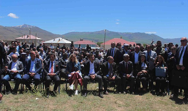 İBB Başkanı İmamoğlu, Van'da caminin temel atma törenine katıldı