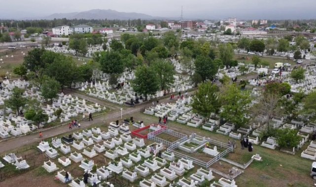 İki yılın ardından mezarlık ziyaretleri tekrar yapıldı