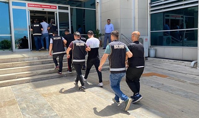 İlişki tuzağıyla uygunsuz fotoğraflar çekip şantaj yapan çete çökertildi