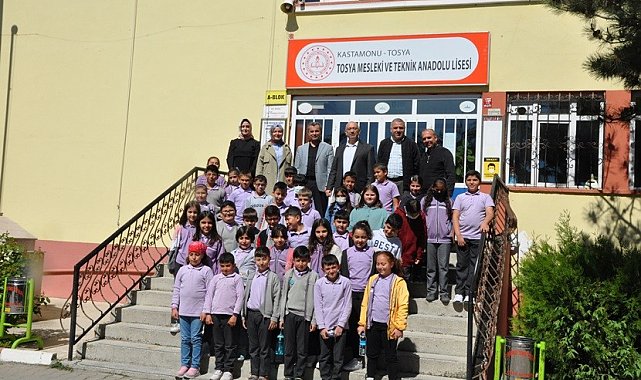İlkokul öğrencileri meslek lisesi öğrencilerinin çalışmalarını inceledi