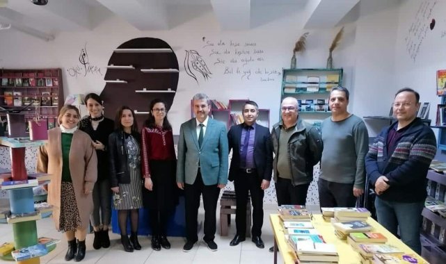 İncirliova'da toplanan kitaplar kurulan kütüphaneye teslim edildi