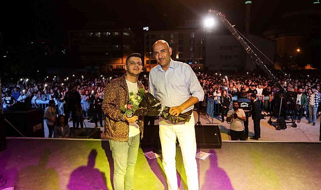 İpekyolu'da Bilal Sonses rüzgarı