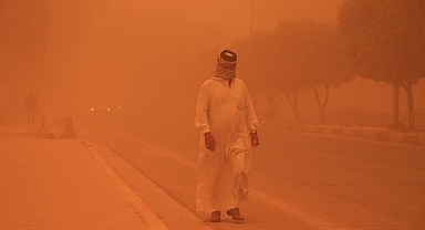 Irak'ta kum fırtınası 4 bin kişiyi hastanelik etti.