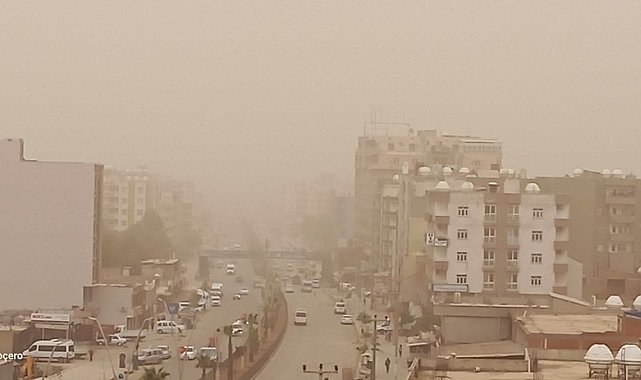 Irak'tan gelen kum fırtınası Şırnak'ta hayatı olumsuz etkiledi