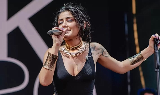 Isparta'daki konseri iptal edilen Melek Mosso isyan etti