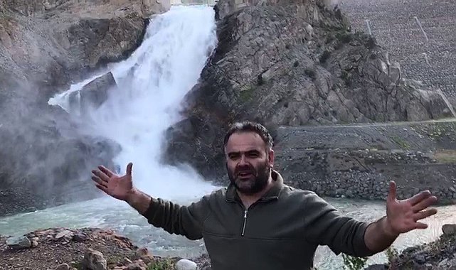 İspir'de baraj suyunun oluşturduğu şelale adeta büyülüyor