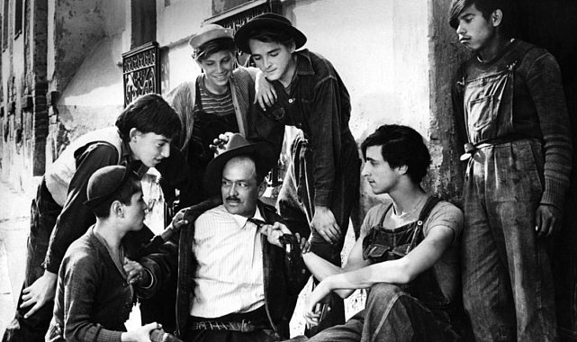 İzmir Ekonomi'de 72 yıllık tarihi filme özel gösterim