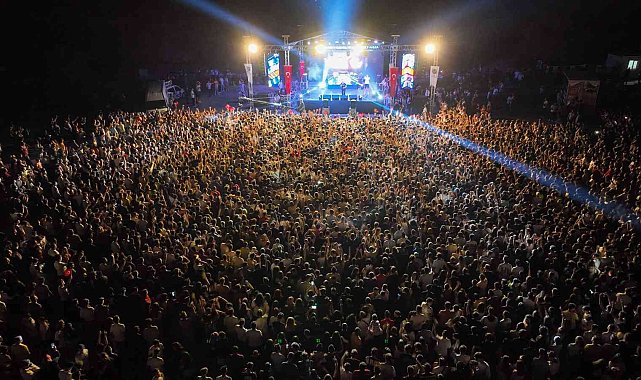 İzmir ilçelerinde 19 Mayıs kutlamaları