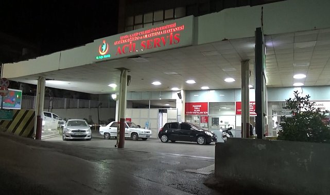 İzmir'de iki grup arasında çıkan bıçaklı kavgada 2 kişi yaralandı