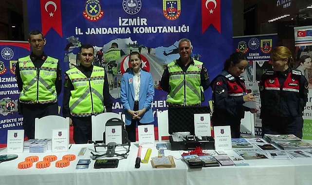 İzmir'de jandarmadan 'Trafik Haftası' etkinliği
