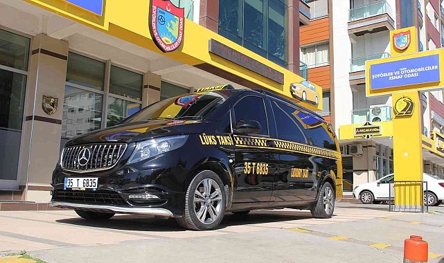 İzmir'de ulaşımın yeni gözdesi: Lüks taksiler