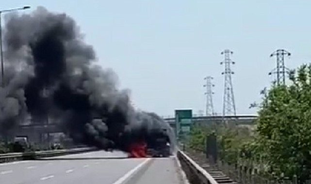 İzmir'de yakıt yüklü tanker alev aldı