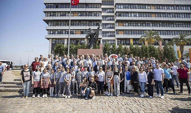 İzmirli gazeteciler Hasan Tahsin&#039;i andı