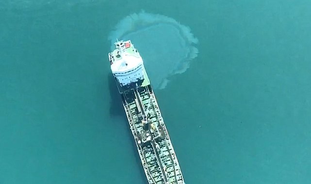 İzmit Körfezi&#039;nde denizi kirleten gemiye 3 milyon 788 bin 628 lira ceza