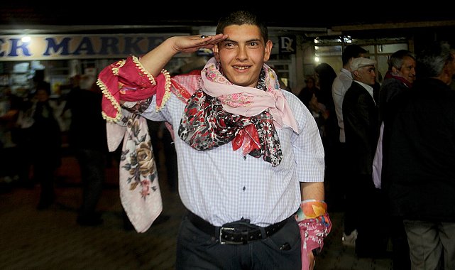 Jandarma askere gidecek engelli gençlere asker eğlencesi düzenledi