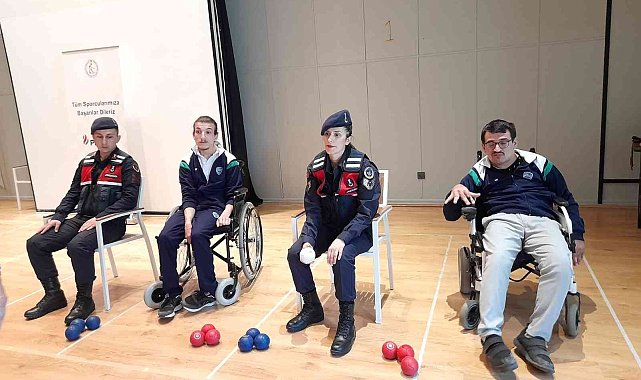 Jandarma ekipleri engelli sporcuların yüzünü güldürdü