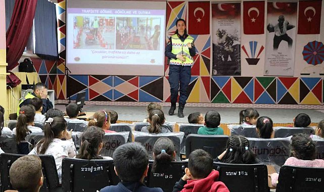 Jandarma, öğrencilere trafik güvenliği eğitimi verdi