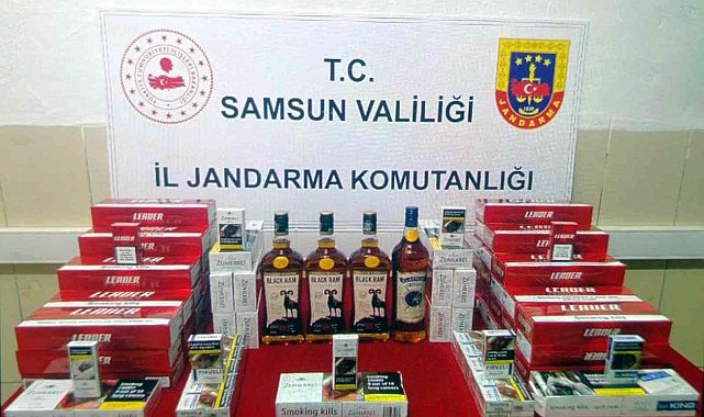 Jandarma şüpheli araçta kaçak içki ve sigara ele geçirdi