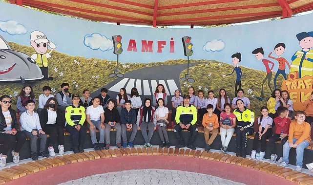 Jandarmadan çocuklara uygulamalı trafik eğitimi