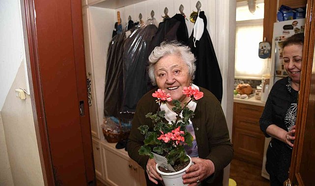 Kadıköy Belediye Başkanı Odabaşı&#039;dan annelere özel sardunya