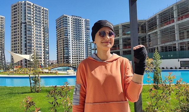 Kadın öğretmenin cep telefonu patlayarak alev topuna döndü