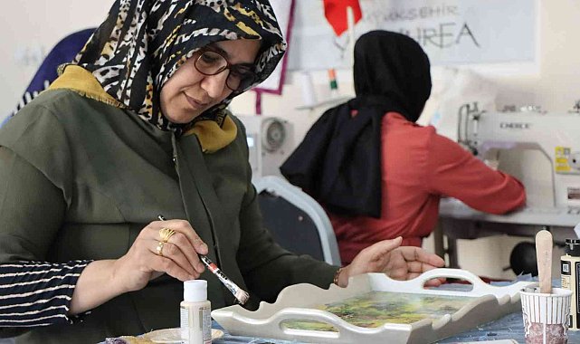 Kadınlar öğrenip aile bütçesine katkı sağlıyor