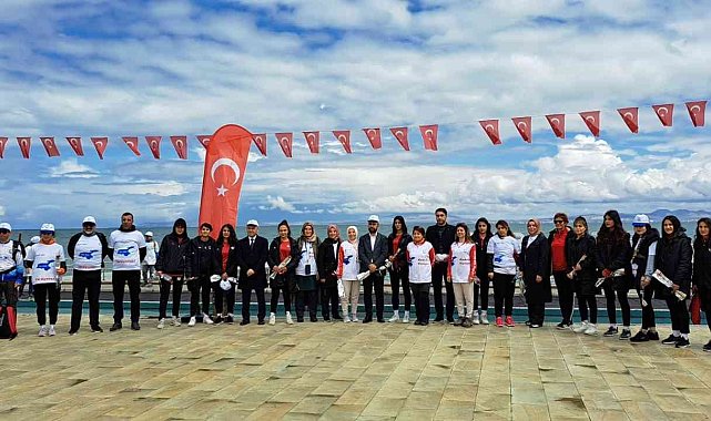 Kadınlar Van Gölü için yürüdü