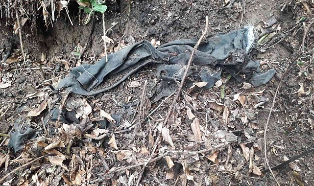 Kafatası bulunan alanda aramalar sürerken, insan kıyafetlerine rastlanıldı