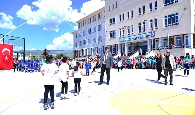 Kahramankazanlı çocuklar düzenlenen şenlikte doyasıya eğlendi