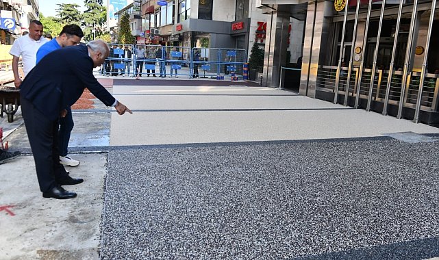 Kahramanmaraş Caddesi'nde son rötuşlar yapılıyor